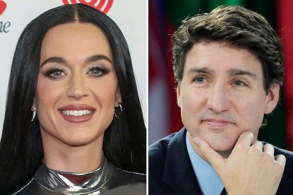 Katy Perry applauds Air Canada crew after onboard medical emergency